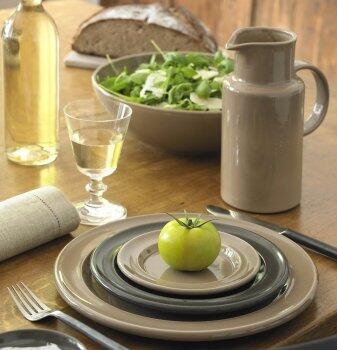 Aus Liebe zum Essen: Tischkultur mit Glas und Geschirr