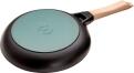 Staub Bratpfanne aus Gusseisen mit Holzgriff