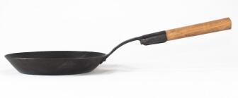 Aberl Eisenpfanne mit Holzgriff