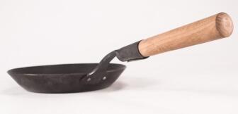 Aberl Eisenpfanne mit Holzgriff