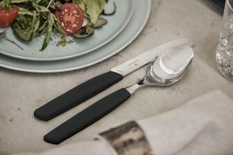 Victorinox Swiss Modern Besteck-Set mit Tomatenmessern, 24-teilig, schwarz