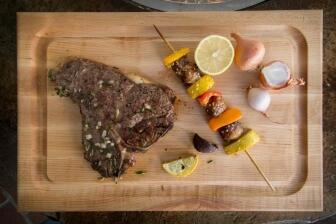 Boos Blocks Schneidebrett Gourmet BBQ aus Ahorn mit Saftrille