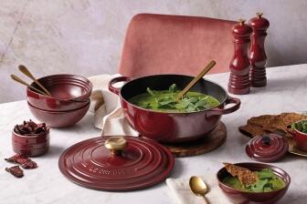 Le Creuset M&uuml;slisch&uuml;ssel in garnet
