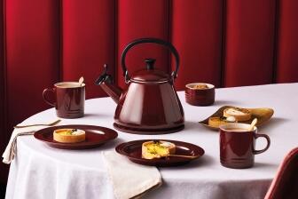 Le Creuset Wasserkessel Kone in garnet