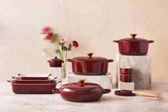 Le Creuset Wasserkessel Kone in garnet
