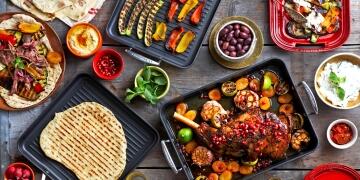 Le_Creuset_Kochen_Gedeckter_Tisch_Orientalisch_52102230010102_52104350010101_52107350010101_LS00001_