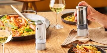 Peugeot_Elektrische_Muehle_ZELI_DUO_2_0228480_24079_24086_PIXEL_BECHAMEL_KochForm_3000_1500.jpg