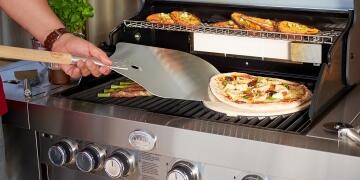 Roesle_25175_02_Pizzaschieber_KochForm_2000_1000.jpg