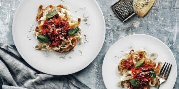 Seltmann_Weiden_Teller_Pasta_CF_weiss_tel_rd_02_KochForm_2400_1200.jpg
