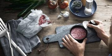 WMF_Burgerpresse_Hackfleisch_Burgerzubehoer_06_9029_6030_500_KochForm_3000_1500.jpg