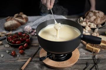 Kuhn_Rikon_32323_ip5_Kaesefondue_KochForm_3000_2000