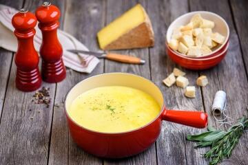 Le_Creuset_Fondue_2007140602460_LS01_KochForm_3000_2000