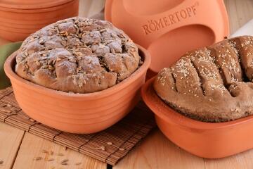 Roemertopf_155_05_Multifunktionsbraeter_quadratisch_Hefebrot_2_KochForm_3000_2000