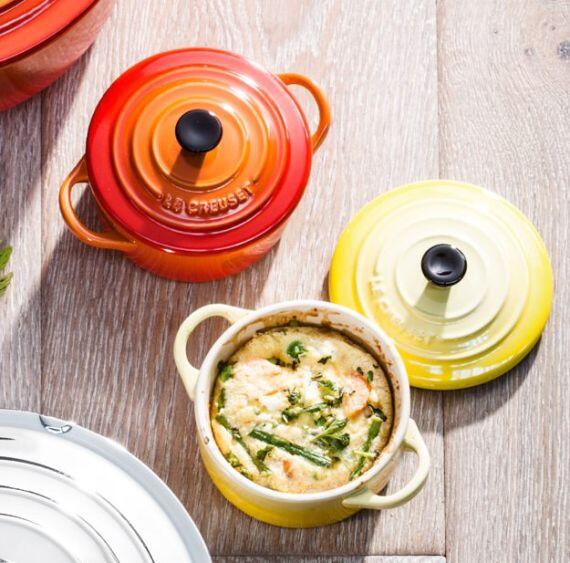 Le Creuset Mini Cocotte In Kirschrot - KochForm