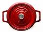 Staub Cocotte rund aus Gusseisen in grenadine