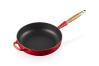 Le Creuset Sautépfanne Signature aus Gusseisen mit Holzgriff in kirschrot
