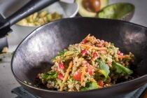 Quinoa-Bowl mit Garnelen & Wasabi-Dip