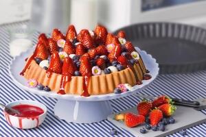 Erdbeer-Heidelbeer-Obsttorte mit Sauerrahm-Pudding-Füllung