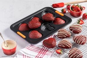 Red-Velvet-Cupcakes mit  Frosting
