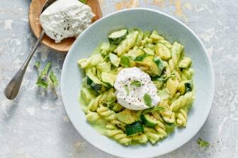 Pasta mit Zucchinisauce