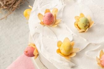 Osterglöckchentorte mit Karamell und Mascarpone