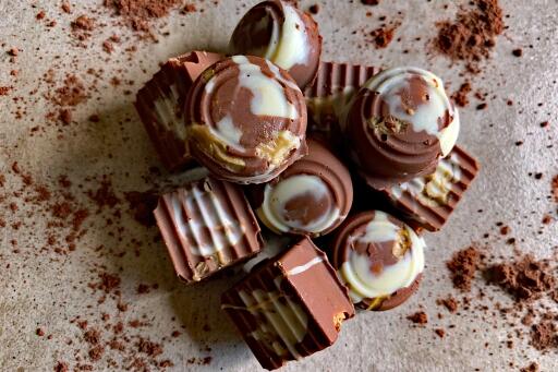 Pralinen mit Haferflocken-Crunch und Pistaziencreme KochForm