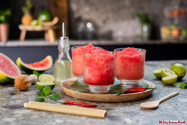Rasiereis mit Wassermelone und Limette