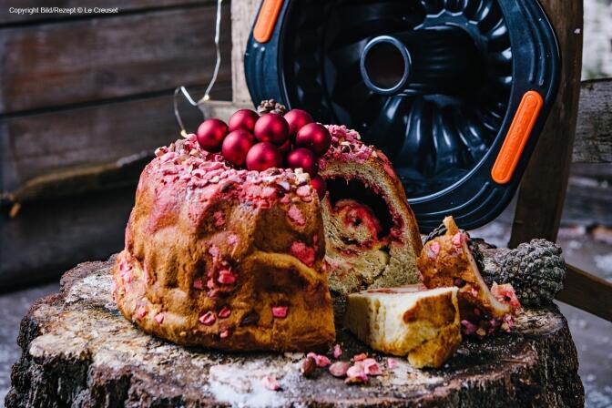 Quark-Gugelhupf mit Beeren aus dem Römertopf bei KochForm